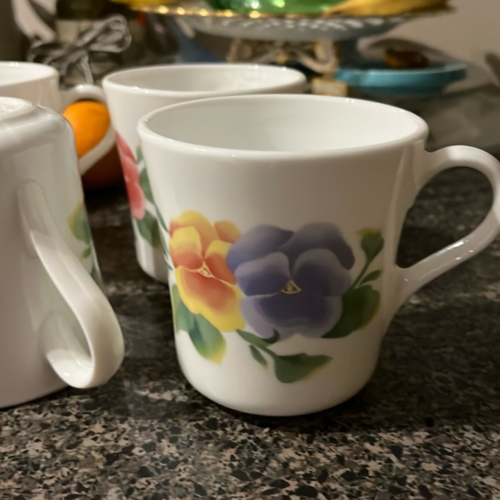 Vintage 4 Corelle Pansy Coffee cups